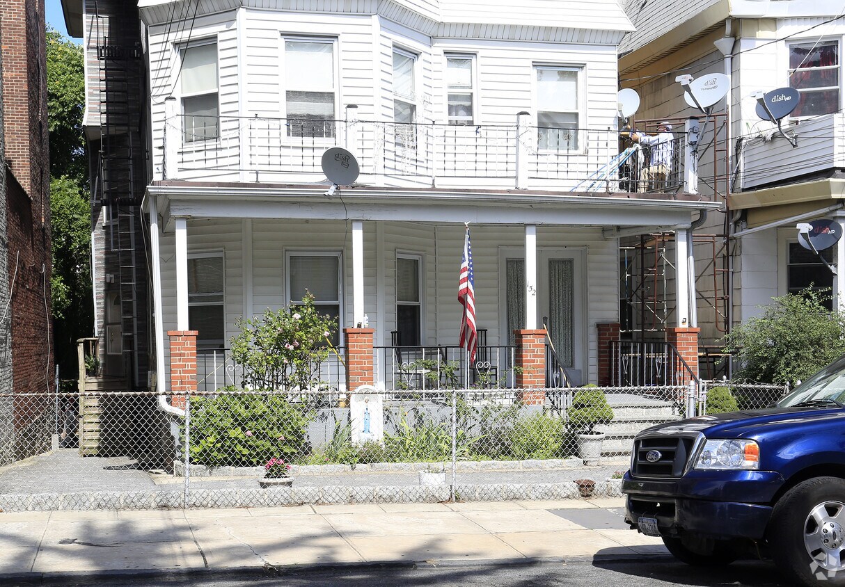 Building Photo - 152 W Lincoln Ave
