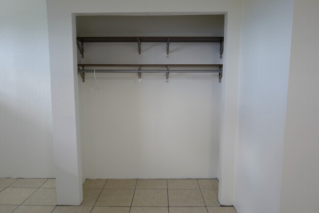 Foto del edificio - 1928 Waimano Home Rd