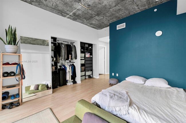 Foto del edificio - 3470 E Coast Ave