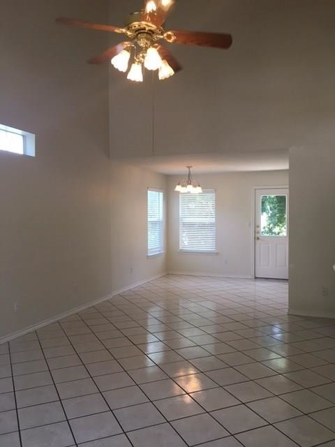 Foto del edificio - 1601 Breezy Ct