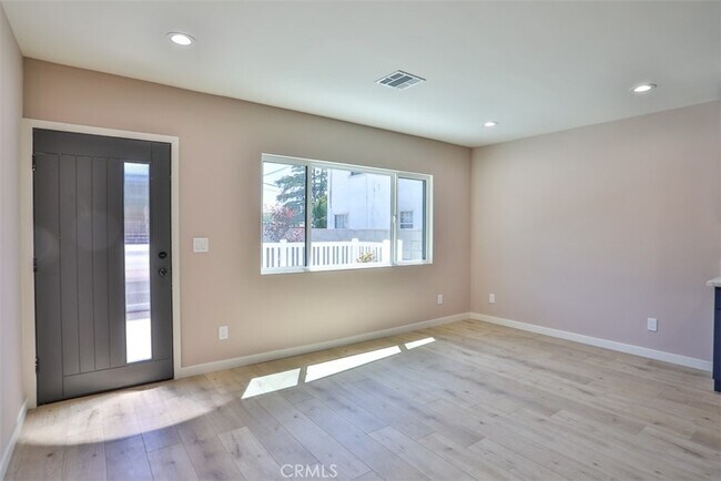 Building Photo - 2111 Scott Rd