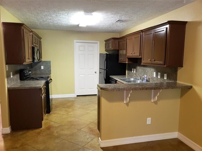 Building Photo - 1043 Mann Rd