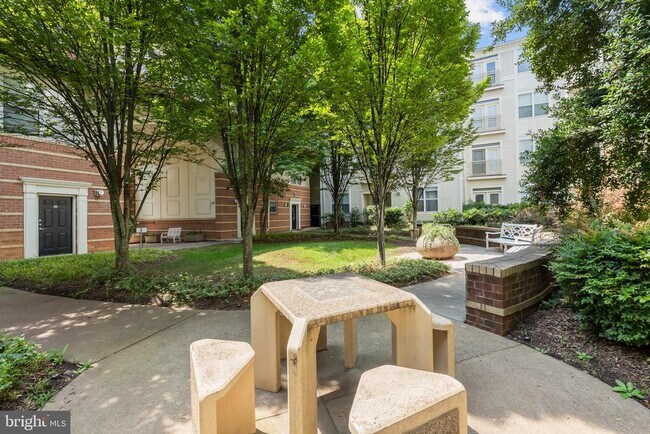 Foto del edificio - 9486 Virginia Center Blvd