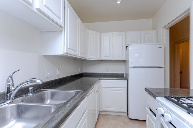 2BR, 1BA - Carlton Apartments