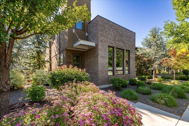 Building Photo - 2758 S Honeycomb Way