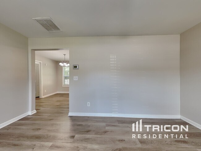 Building Photo - 6561 Squire Pl