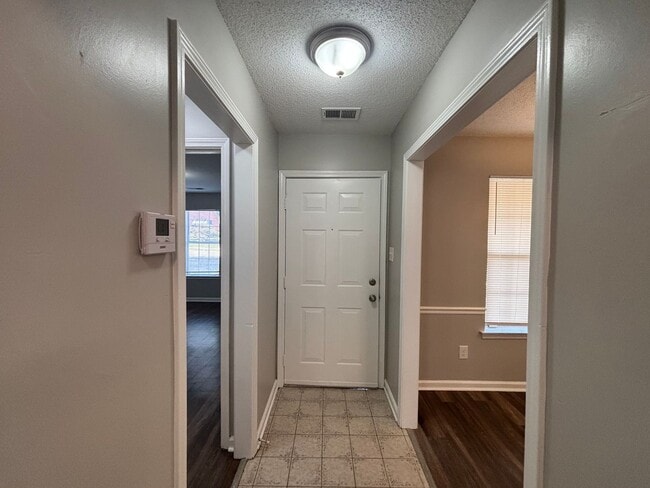 Building Photo - 3932 Oak Branch Cir E