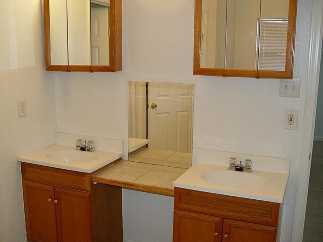 Foto del edificio - 34614 Lakeside Dr