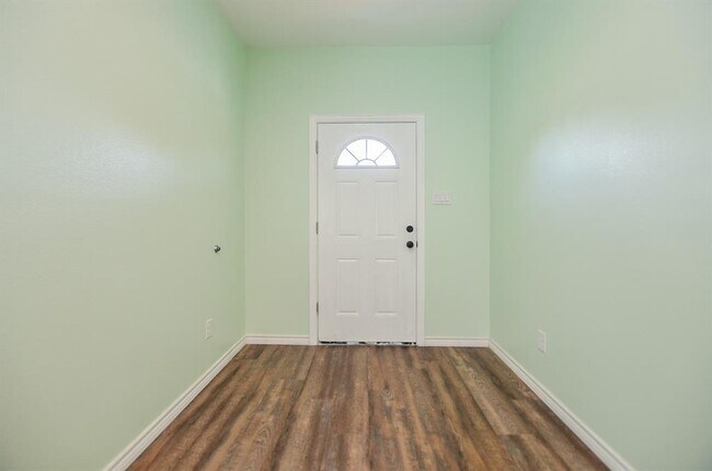 Building Photo - 239 Broadhurst Dr
