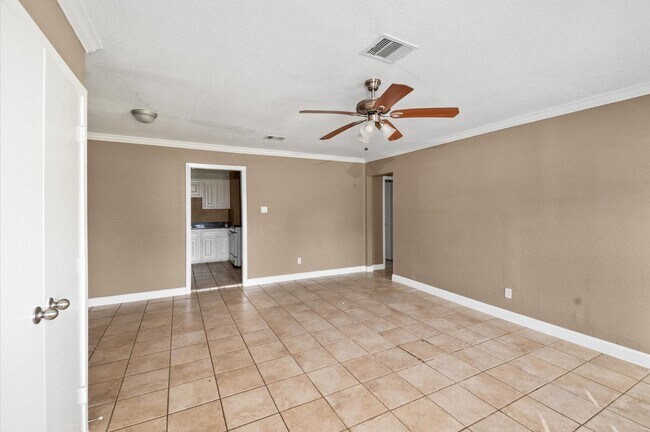 Foto del edificio - 6015 Ridgeway Dr