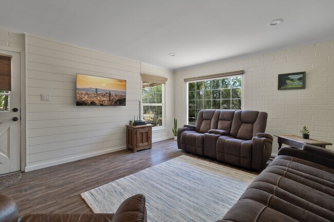 Foto del edificio - Quiet Desert Home - BONUS ROOM CONVERTING ...