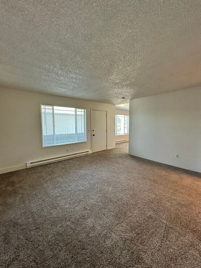 Foto del edificio - 939 N Baker Ave