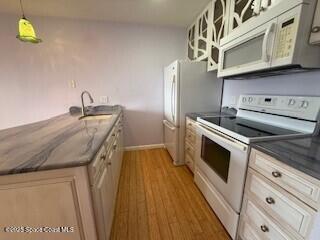 Building Photo - 225 S Tropical Trail