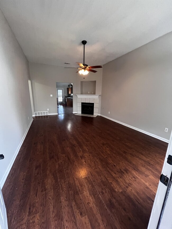 Building Photo - 6840 Mikayla Ln