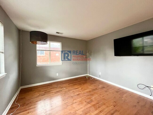 Foto del edificio - 1461 Holly St
