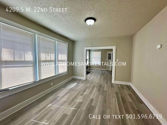 Foto del edificio - 4209.5 W 22nd St