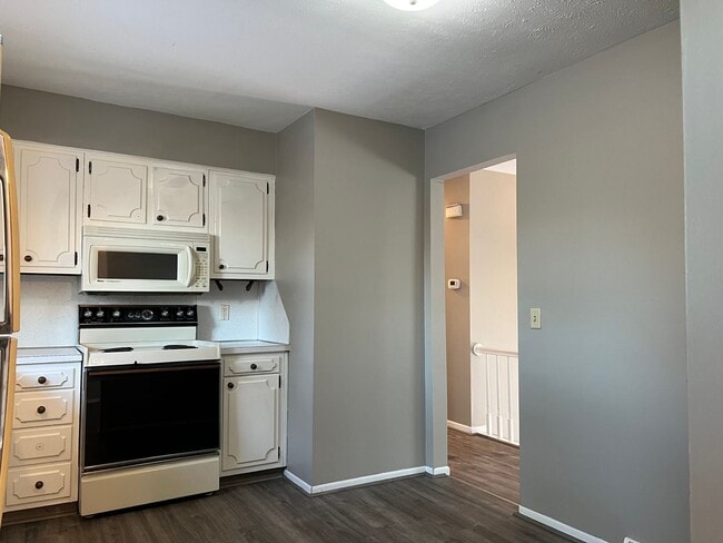 Building Photo - Mapleview 3 Bedroom!