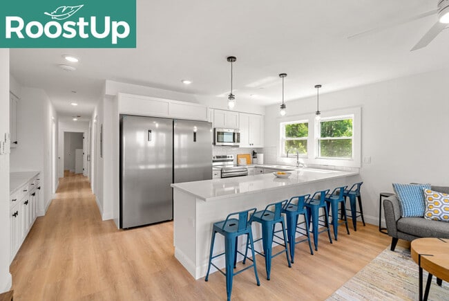 Building Photo - RoostUp Furnished Private Bedroom with Private Ensuite Bath in East Somerville!