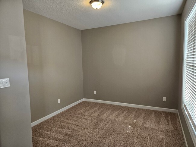 Foto del edificio - Beautiful 3 bedroom, 2.5 bath home with La...