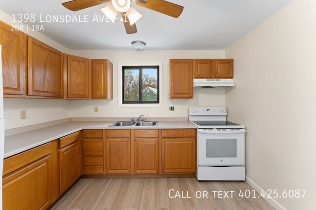 Foto del edificio - 1398 Lonsdale Ave