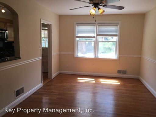 Building Photo - 214 Medwick Garth E