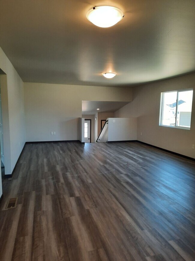 Foto del edificio - 4 BED | 2 BATH | DOUBLE GARAGE | RAPID VALLEY