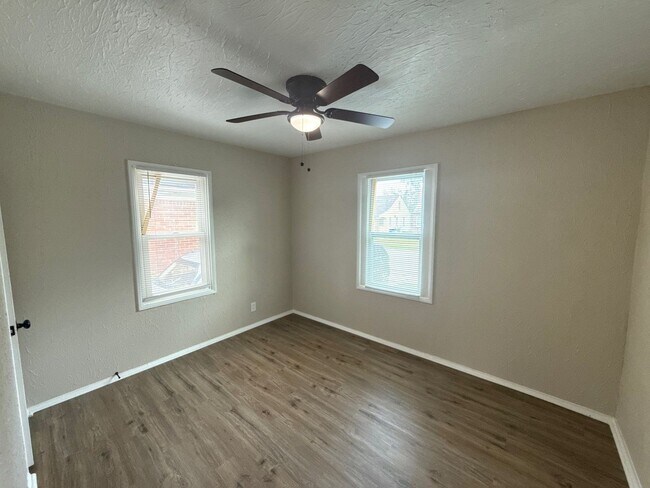 Building Photo - Fully Renovated 2-Bedroom Home – Move-In R...