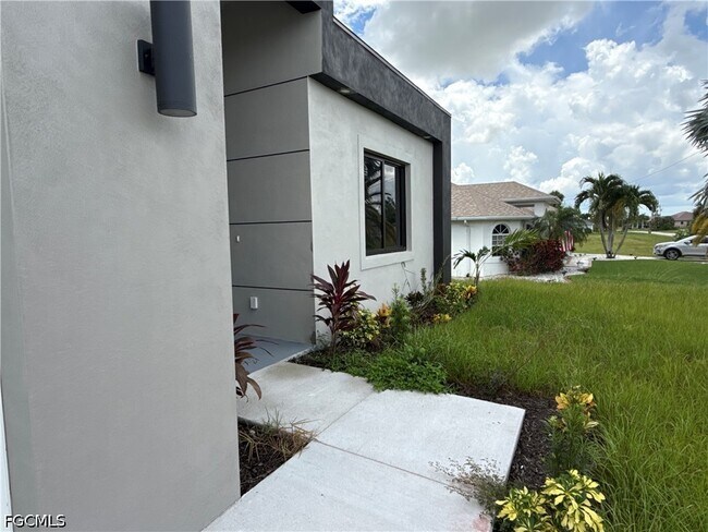 Building Photo - 2325 NW 37th Pl