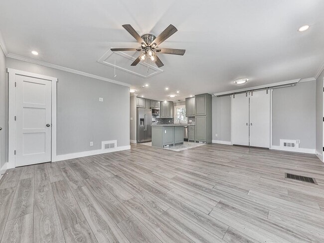 Building Photo - 2406 Pine Dr NW