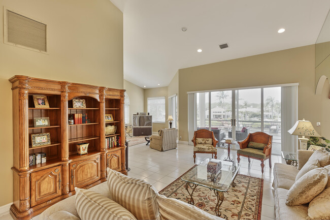 Foto del edificio - 392 Spyglass Way