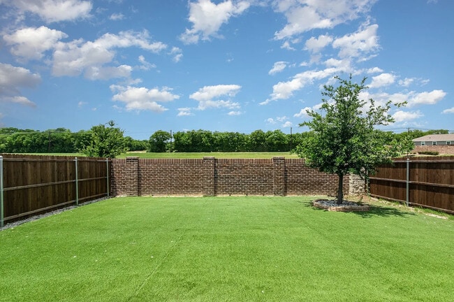 Building Photo - 7601 Bluebell Ln