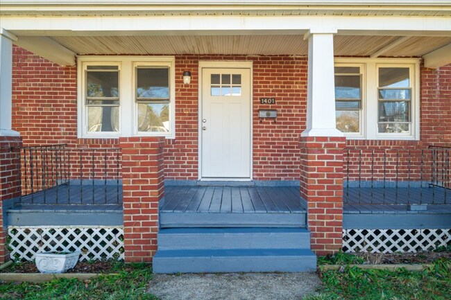 Building Photo - 1401 Byron St