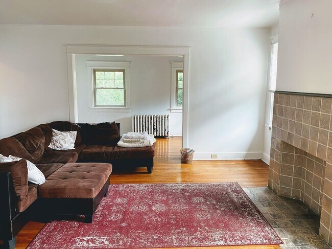 Foto del edificio - Wonderful Duplex in the Heart of Squirrel ...