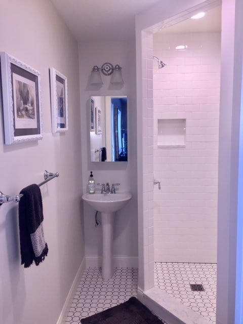 Building Photo - 110 W 10th St