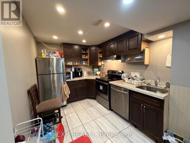 Building Photo - 31 Denali Cres