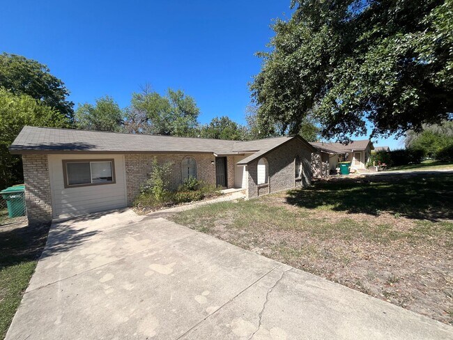 Building Photo - 7509 Valley Oak