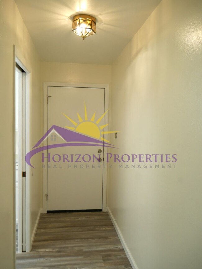 Foto del edificio - Remodeled 4 Bed 2 Bath 1,483 sqft in Fair Oaks