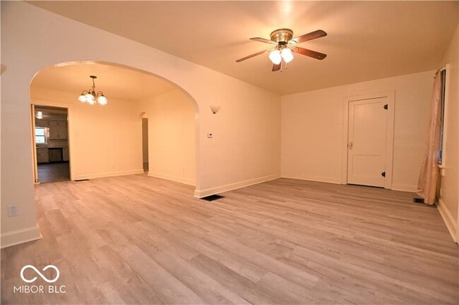 Foto del edificio - 1417 E Bradbury Ave