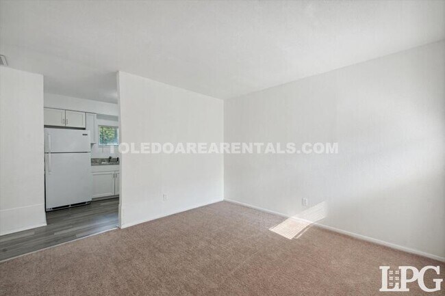 Building Photo - 2651 Consaul St