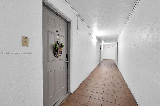 Building Photo - 711 N Pine Island Rd