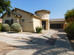 Building Photo - 885 E Cherry Hills Dr