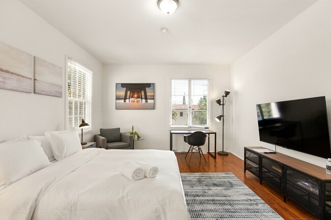 145 S. Elm - Unit 7 - 145 S Elm Dr