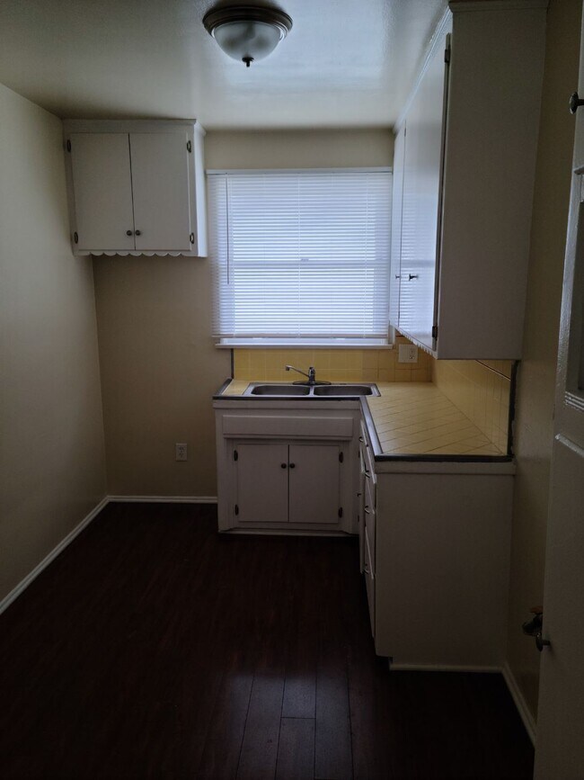 Foto del edificio - 1745 N Kingsley Dr