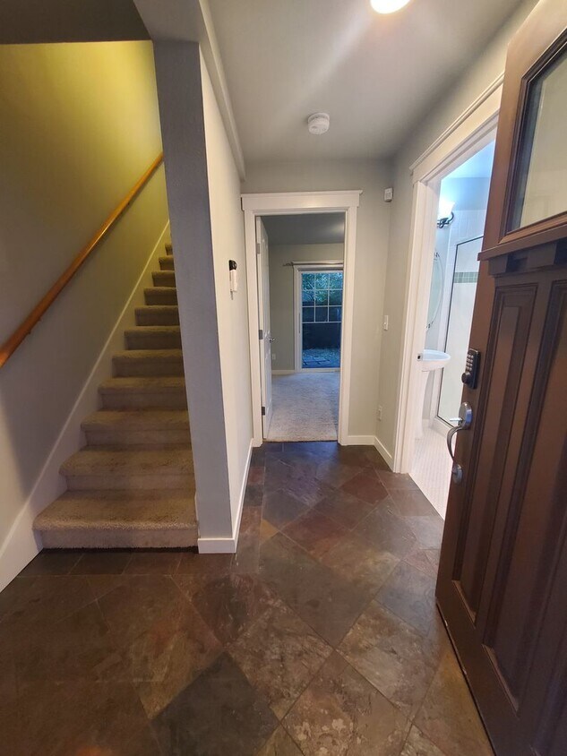 Foto principal - Modern Craftsman Living Between Ballard & ...