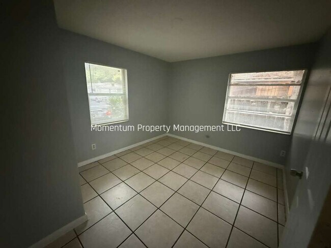 Building Photo - 5/2 Home Available NOW!!!