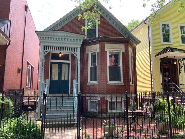 Foto del edificio - 2129 W Schiller St