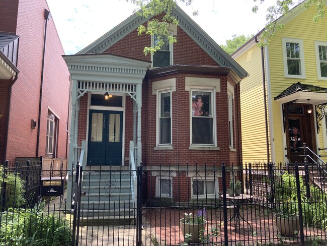 Building Photo - 2129 W Schiller St