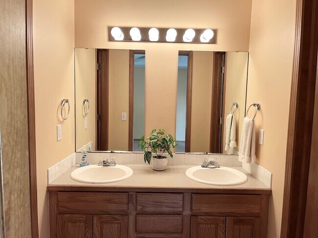 Foto del edificio - 5826 W 7th Ave