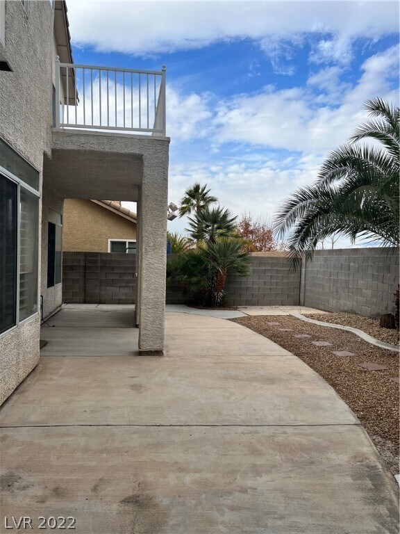 Building Photo - 1728 Royal Canyon Dr