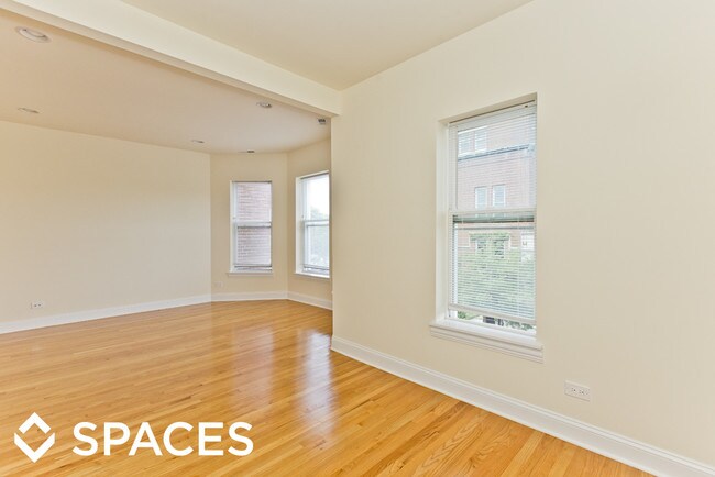 Foto del edificio - 1523 W Irving Park Rd